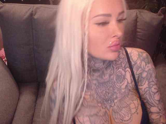 MilaElaine webcam