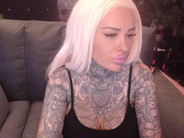 MilaElaine webcam