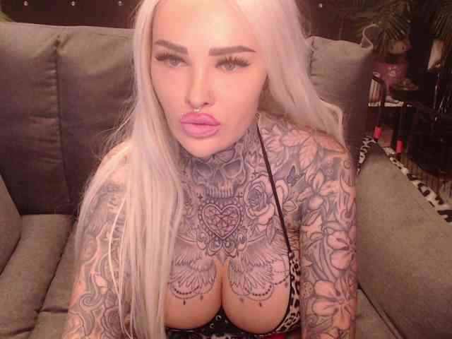 MilaElaine webcam