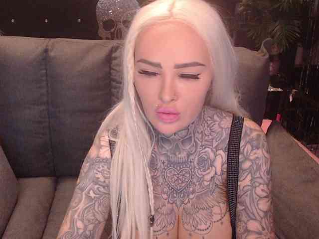 MilaElaine webcam