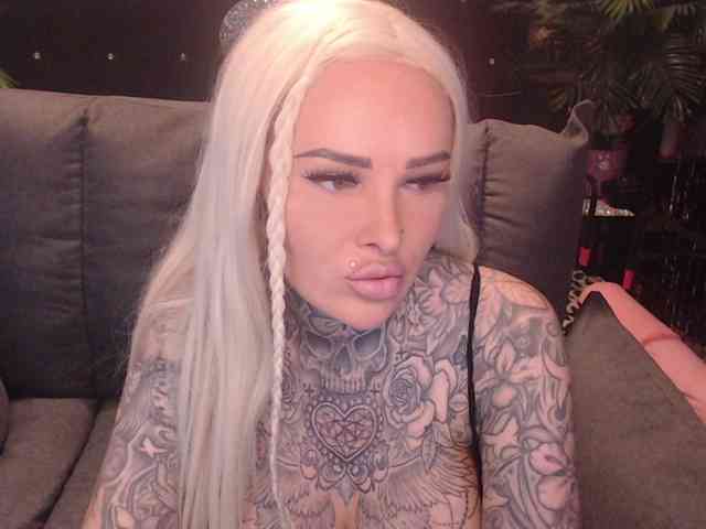 MilaElaine webcam