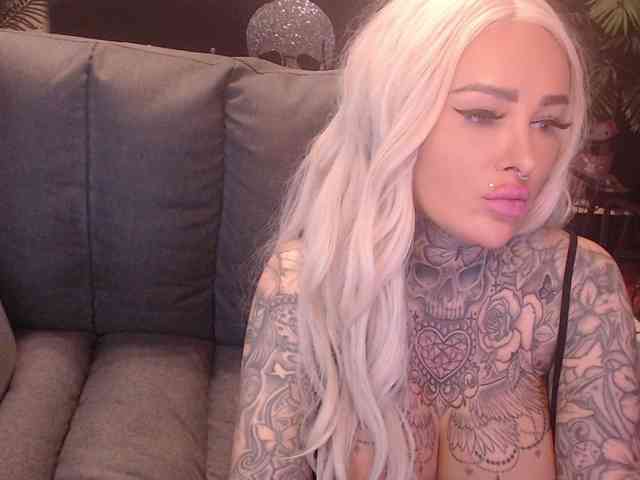 MilaElaine webcam