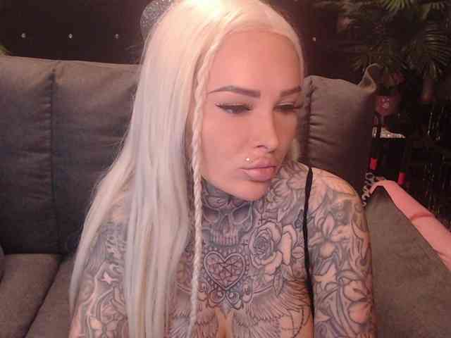 MilaElaine webcam