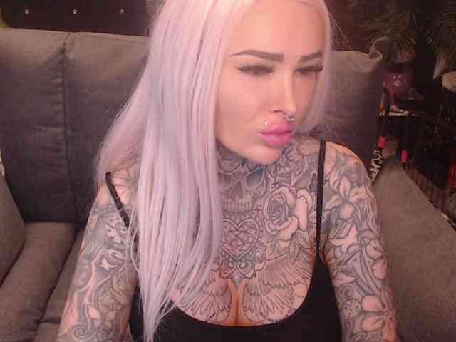 MilaElaine webcam