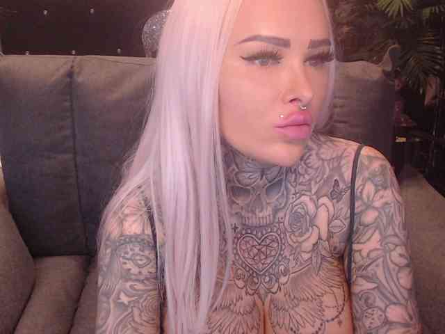 Model: MilaElaine