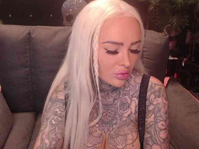 Model: MilaElaine