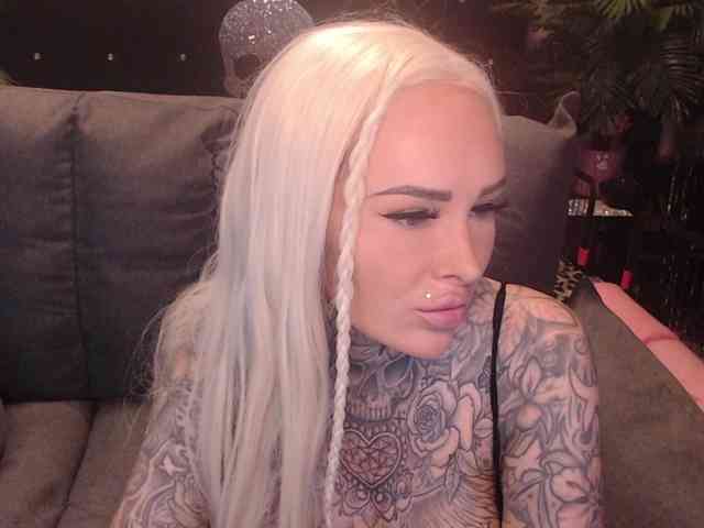 MilaElaine webcam