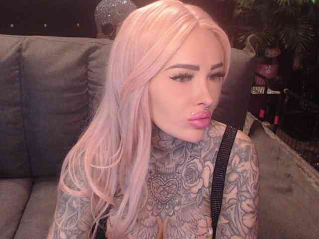 Model: MilaElaine