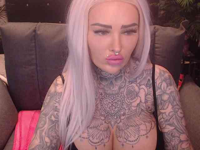 MilaElaine webcam