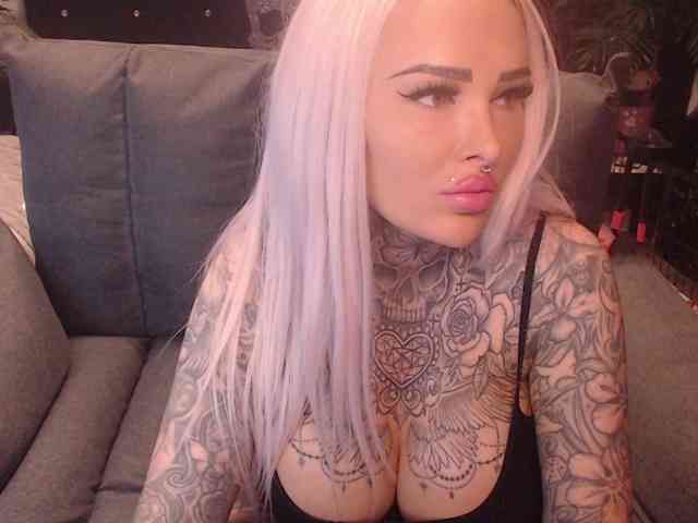 MilaElaine webcam