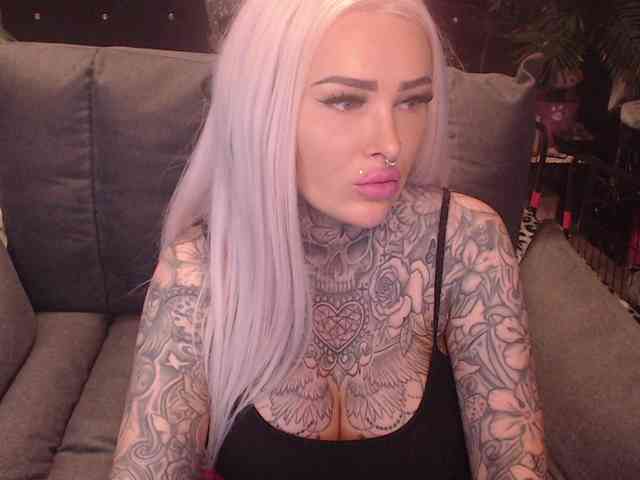 MilaElaine webcam