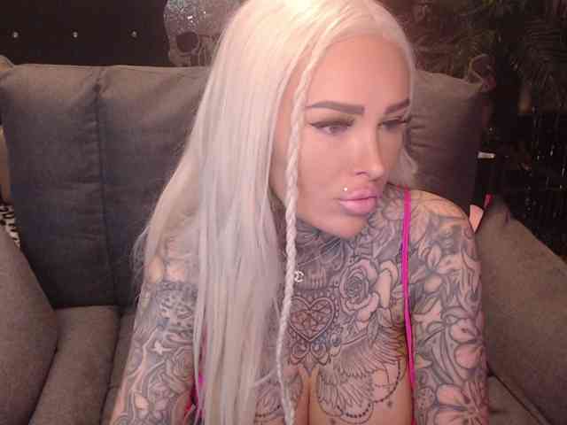 MilaElaine webcam