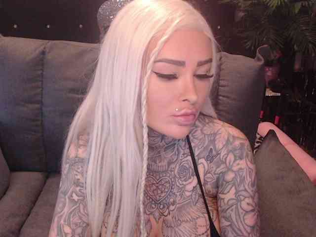 MilaElaine webcam