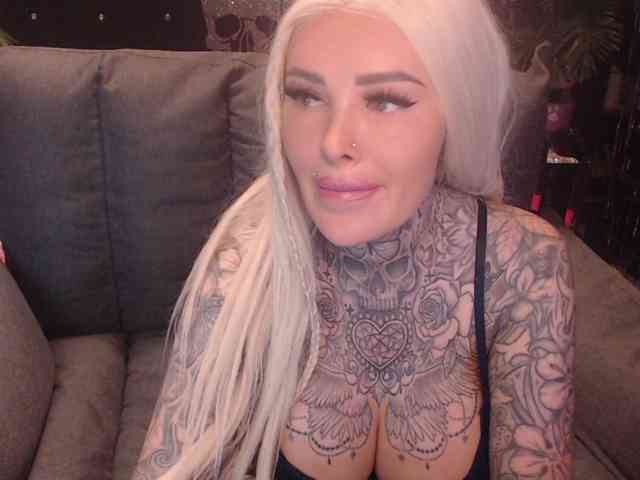 MilaElaine webcam