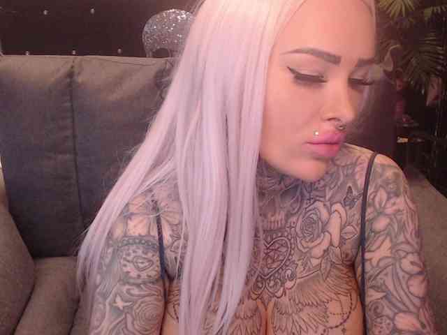 Model: MilaElaine