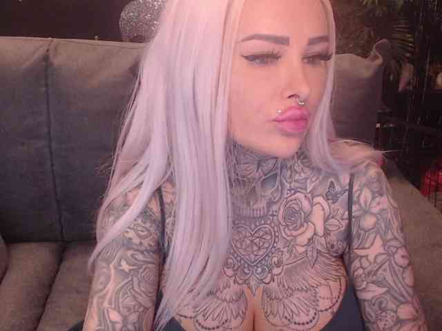 MilaElaine webcam