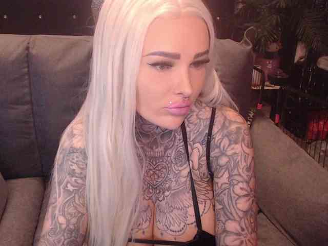 Model: MilaElaine
