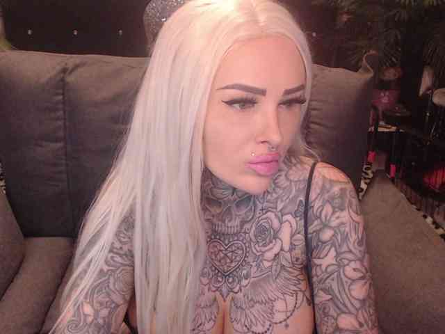 MilaElaine webcam