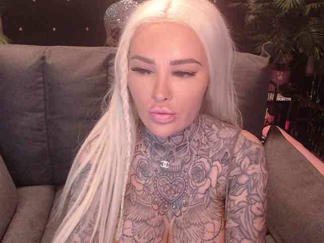 MilaElaine webcam