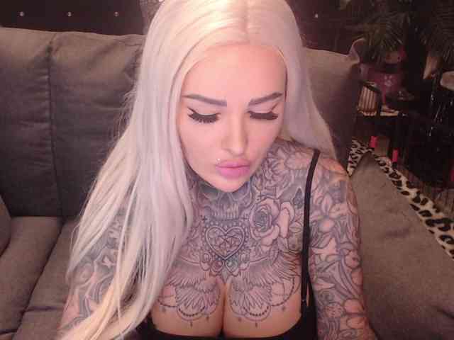 MilaElaine webcam