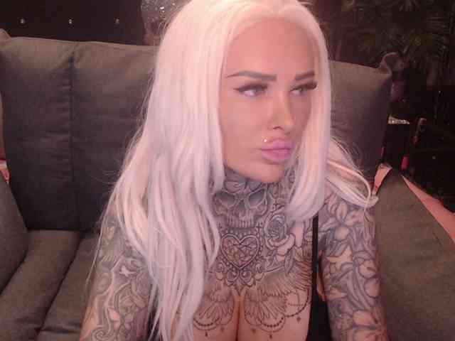 MilaElaine webcam