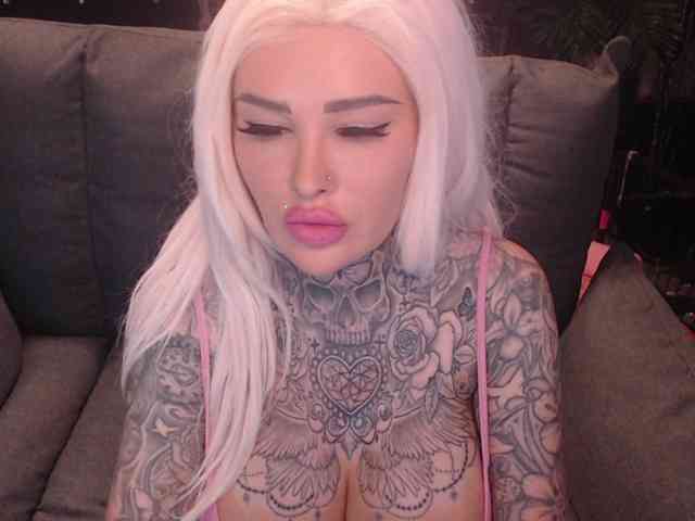 MilaElaine webcam