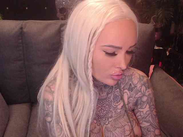 Model: MilaElaine