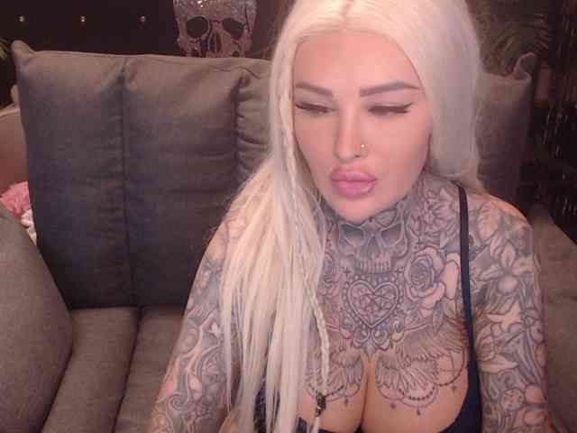 MilaElaine webcam