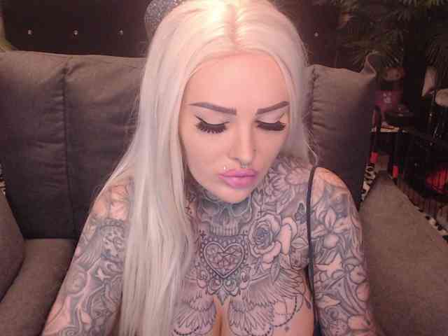 MilaElaine webcam