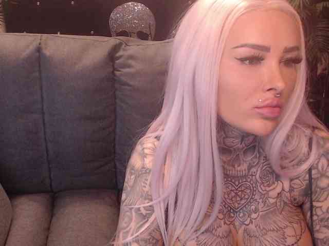MilaElaine webcam