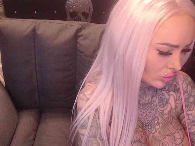 MilaElaine webcam