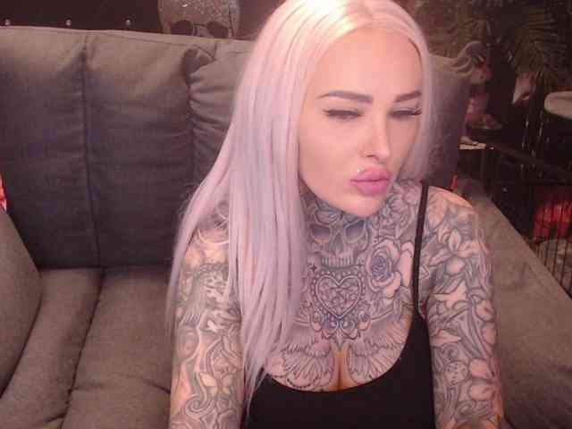 MilaElaine webcam