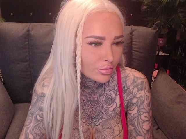 MilaElaine webcam