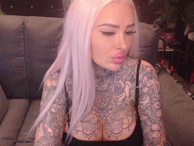 MilaElaine webcam