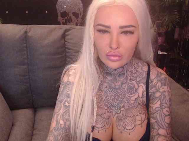 MilaElaine webcam