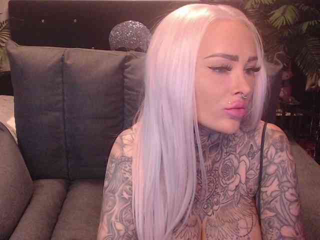 MilaElaine webcam