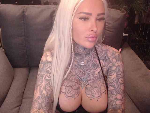 MilaElaine webcam