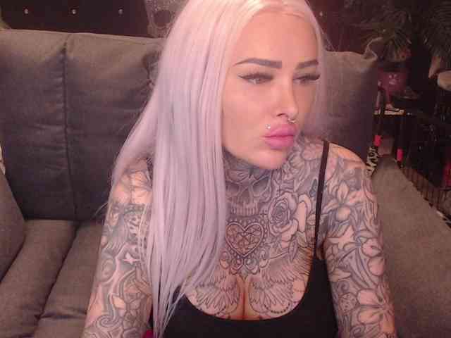 MilaElaine webcam