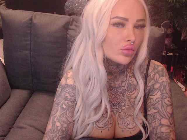 MilaElaine webcam