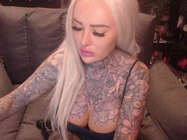MilaElaine webcam