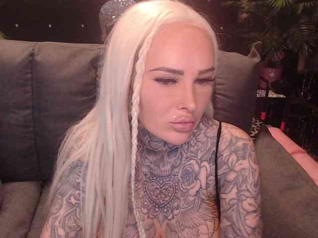 MilaElaine webcam