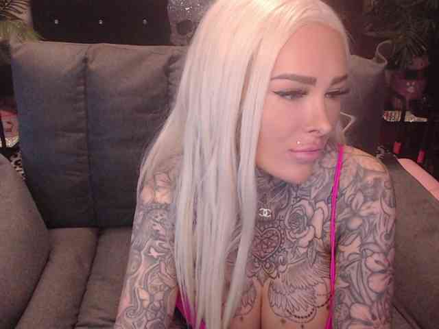 MilaElaine webcam