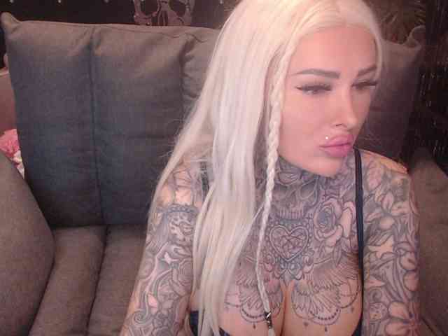 MilaElaine webcam
