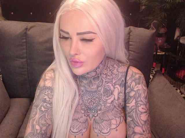 MilaElaine webcam