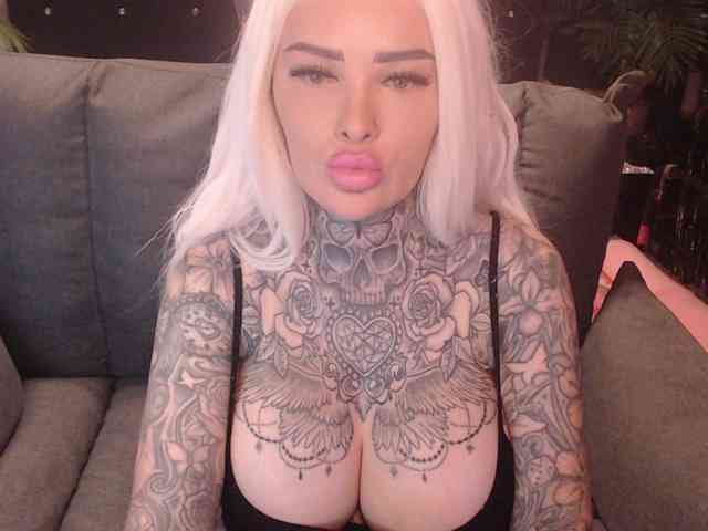 MilaElaine webcam