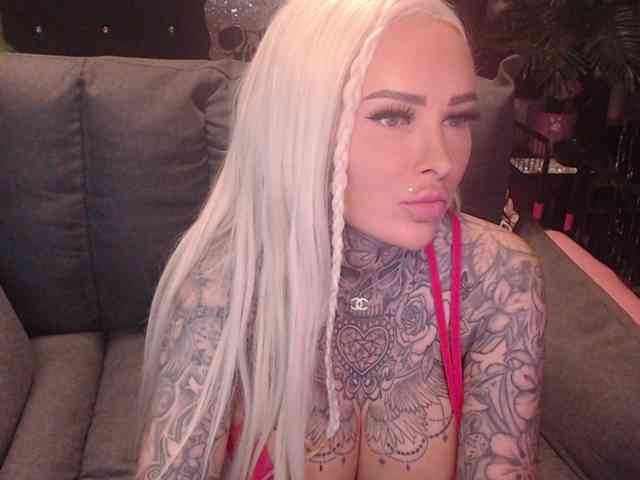 MilaElaine webcam
