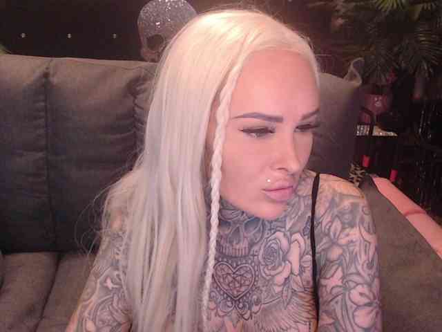 Model: MilaElaine