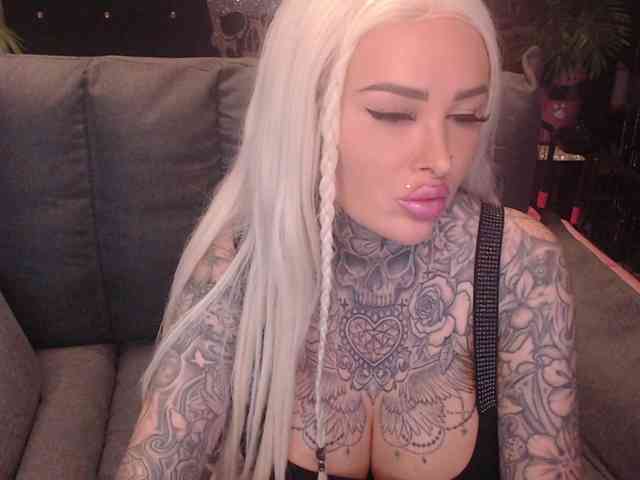 Model: MilaElaine