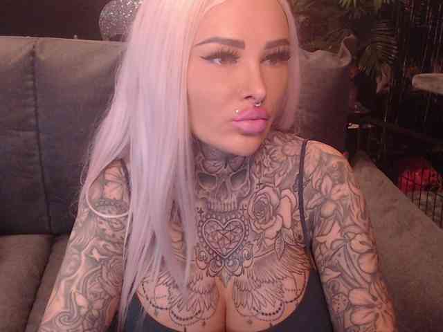 MilaElaine webcam