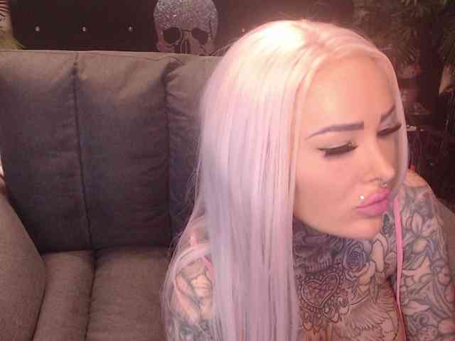 MilaElaine webcam